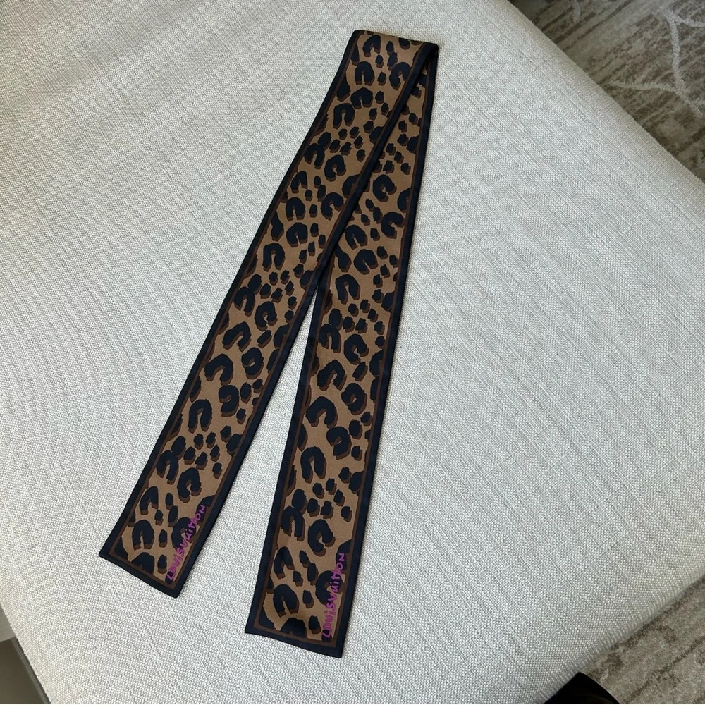 Louis Vuitton 100% Silk Scarf M 72394 Brown Black Leopard Print Bandeau Designer